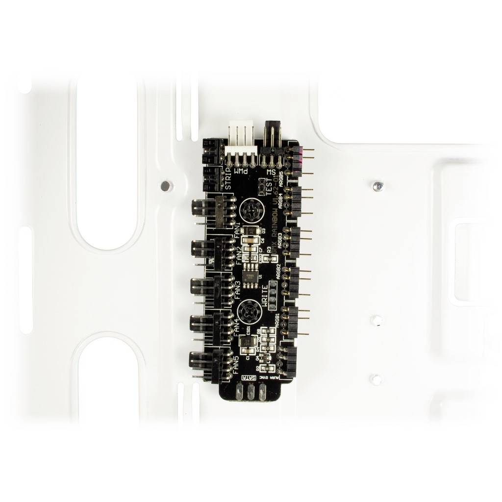 Schwarze elektronische Platine mit mehreren Steckplätzen, eingebaut in ein weißes Gehäuse, vermutlich Teil eines technischen Geräts.