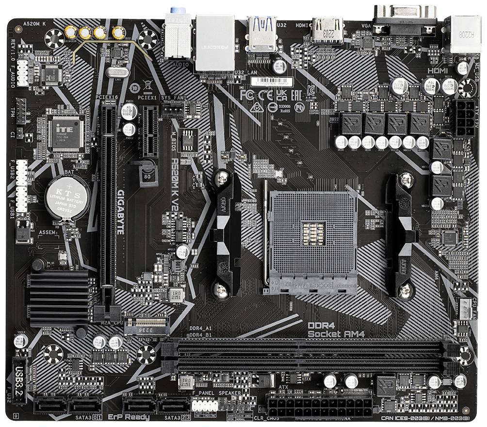 Eine schwarze Computer-Mainboard-Platine mit mehreren Steckplätzen, Anschlüssen und Beschriftungen für Komponenten-Installation.