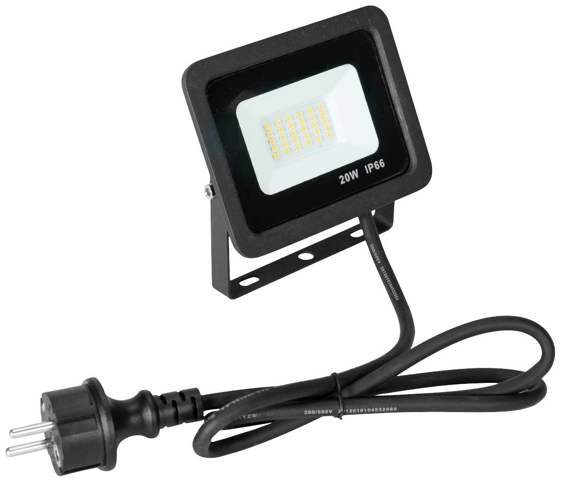 Ein schwarzer LED-Fluter mit 20W Leistung und IP66-Schutz, stehend auf einem Halter mit einem angeschlossenen Stromkabel.