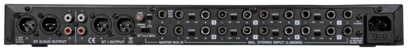 'Rückseite eines Audio-Interfaces mit diversen Anschlüssen, darunter XLR- und Klinkenbuchsen sowie RCA-Eingänge und -Ausgänge.'