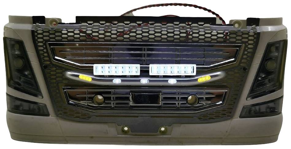 Frontansicht eines Fahrzeuggrills mit integriertem LED-Lichtbalken und Wabenmuster.