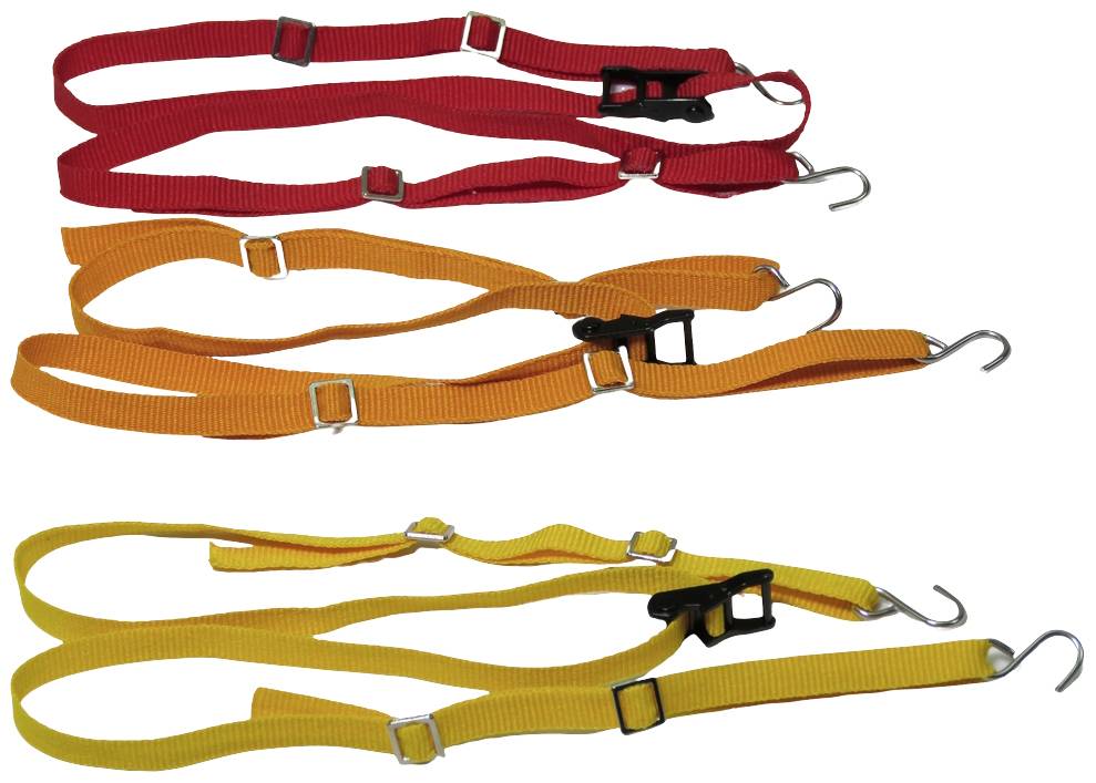 Drei Spannriemen in Rot, Orange und Gelb mit Haken und Schnallen, die zum Befestigen oder Sichern von Gegenständen verwendet werden.