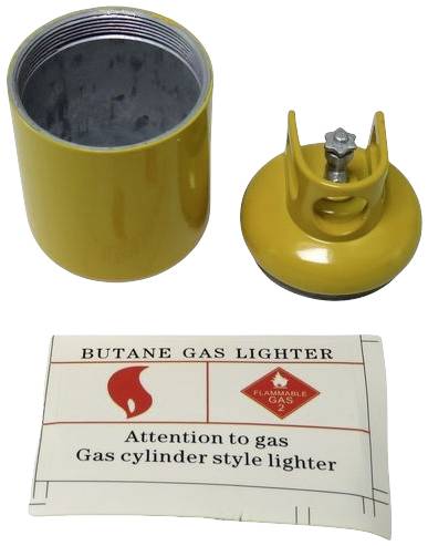 Gelber Butan-Gasanzünder, bestehend aus einem Zylinder und einem abnehmbaren Deckel mit Zündungsvorrichtung, neben einer Gebrauchsanweisung.
