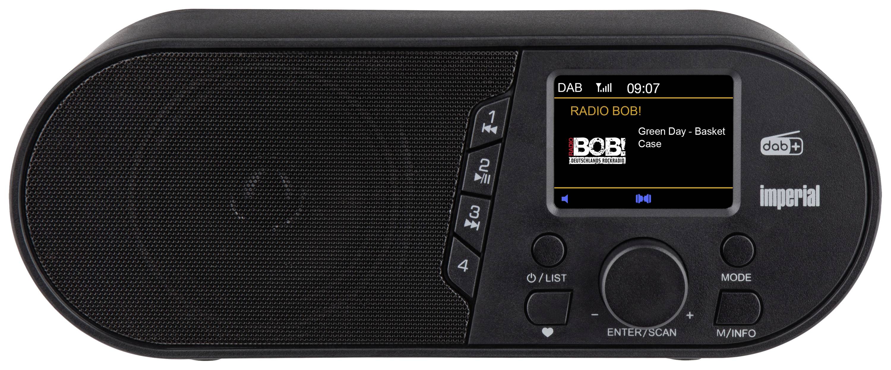 Ein tragbares, schwarzes DAB-Radio mit einem Display, das 'RADIO BOB! Green Day - Basket Case' anzeigt.