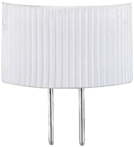 Ein weißer, gerippter GU10-Lampenadapter mit zwei silbernen Stiften zur Steckverbindung.