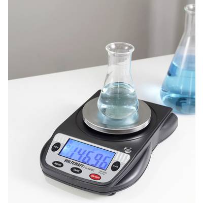 Laborglas mit blauer Flüssigkeit auf digitaler Waage, zeigt '146.96 g' an. Ein weiteres befülltes Glas im Hintergrund.