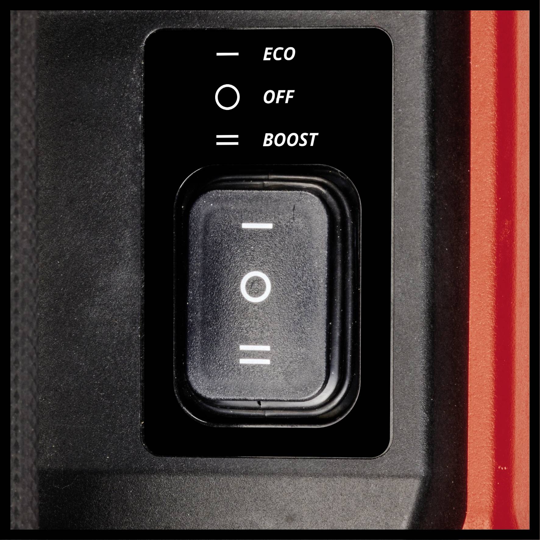 Ein Schalter mit drei Positionen: 'ECO', 'OFF', 'BOOST'. Der Schalter steht derzeit auf 'OFF'.