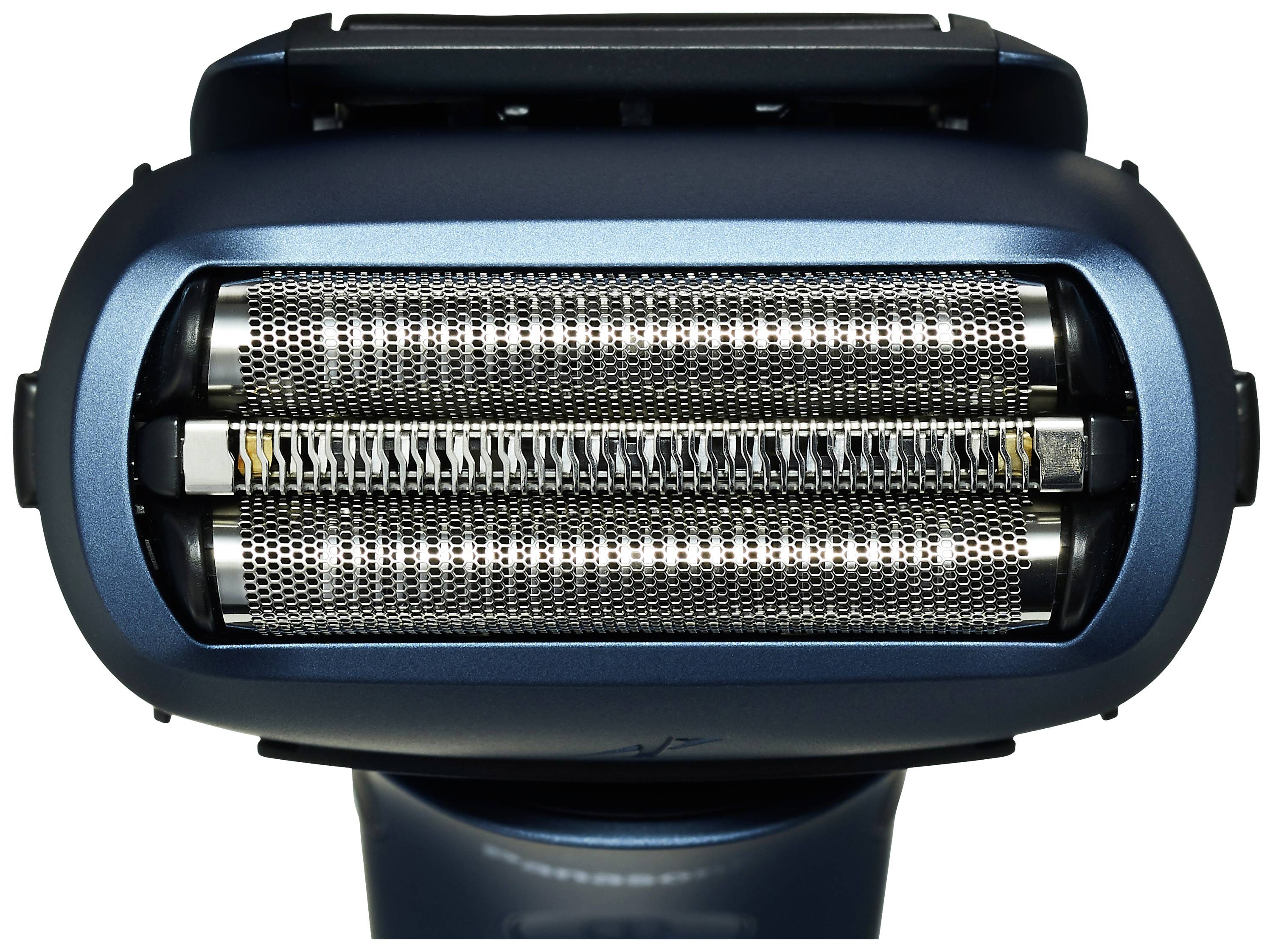 Nahaufnahme eines elektrischen Rasiererkopfes mit mehreren Klingen und Scherfolien in einem blauen Gehäuse.