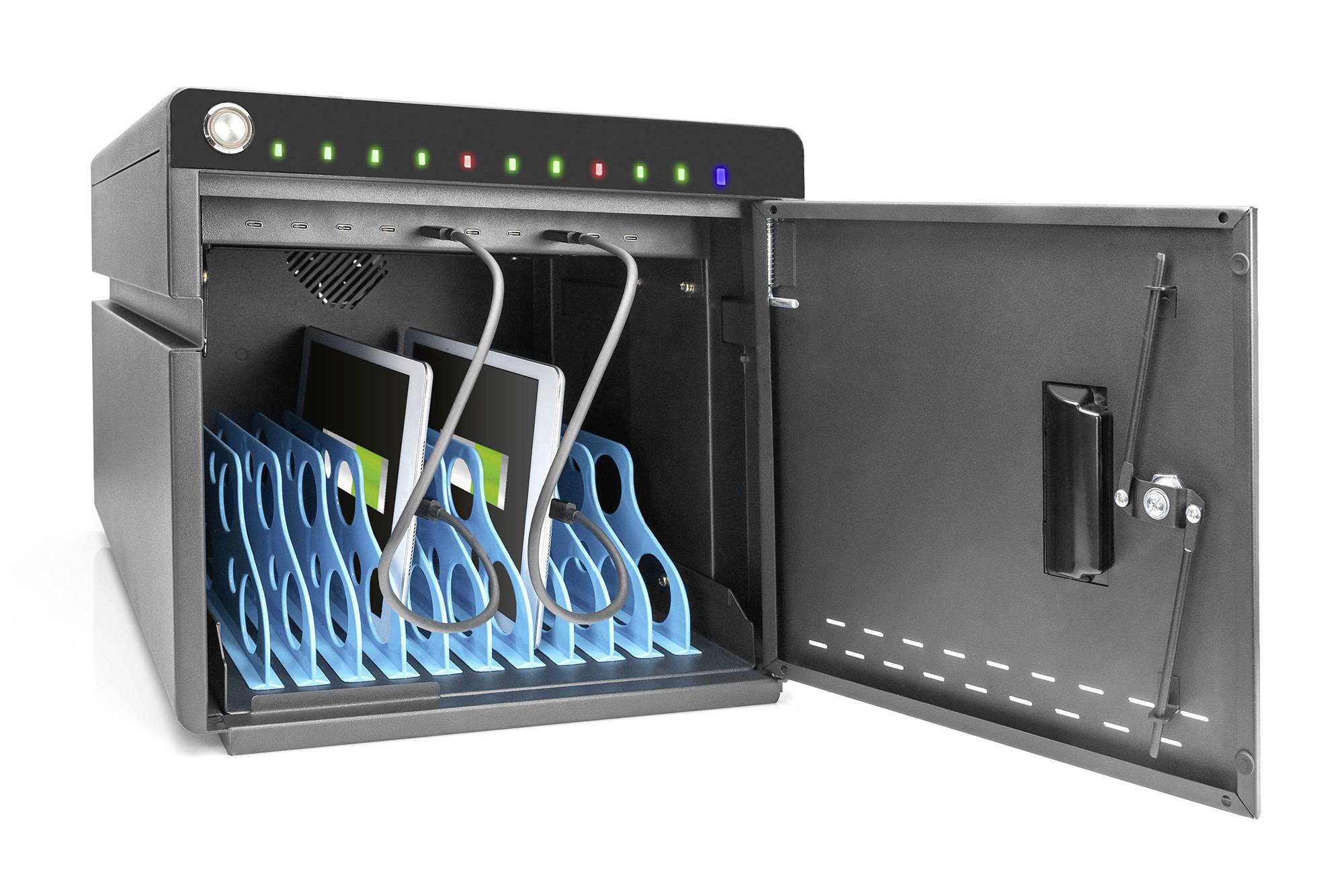 'Geöffneter Aufbewahrungsschrank mit blauen Steckplätzen, enthält mehrere Tablets, Kabel und leuchtende Anzeigen an der Oberseite.'