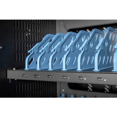 Blaue Metallhalterungen in einem schwarzen Gehäuse, das möglicherweise für Computer- oder Serverkomponenten verwendet wird.