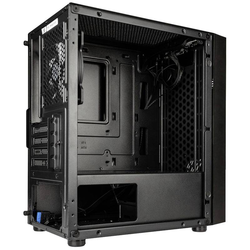 Schwarzes PC-Gehäuse ohne Komponenten; Seitenansicht zeigt Innenraum mit Lüfter, Platz für Mainboard und Kabelmanagement. Ideal für individuelle Anpassungen.