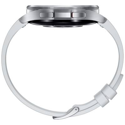 Silberne Smartwatch mit rundem Gehäuse und weißem Armband, seitlich gesehen; zeigt die Dicke und das Design der Knöpfe.