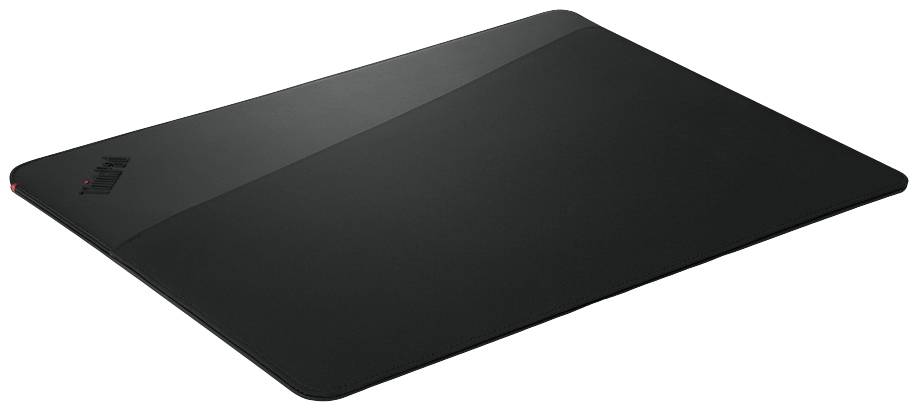 Ein schwarzes Mauspad mit glatter Oberfläche. Es ist rechteckig und flach, geeignet für Computer-Mäuse, mit einem roten Streifen in der Ecke.