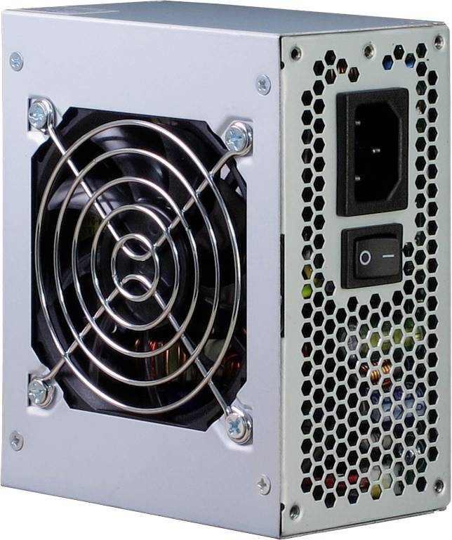 Ein silbernes Computer-Netzteil mit Lüftergitter, Netzschalter und Stromanschluss auf der Rückseite.