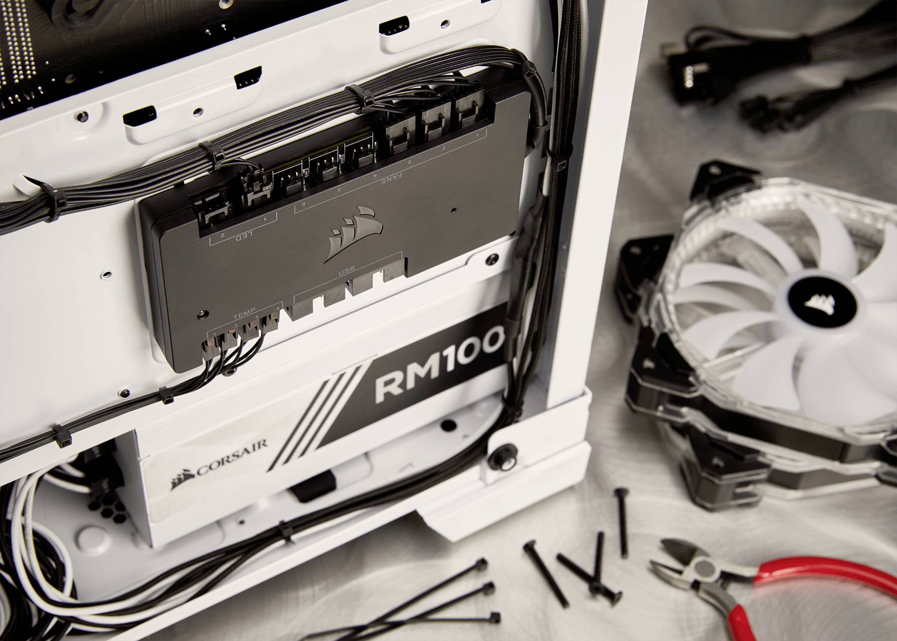 Corsair Commander PRO - Systemlüftung und Beleuchtungsverteiler-12