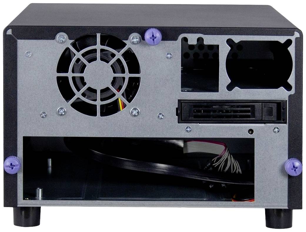 Rückseite eines Computergehäuses ohne Abdeckung, zeigt Lüfter, mehrere Anschlüsse und leeren Steckplatz für Netzteil und Kabel.