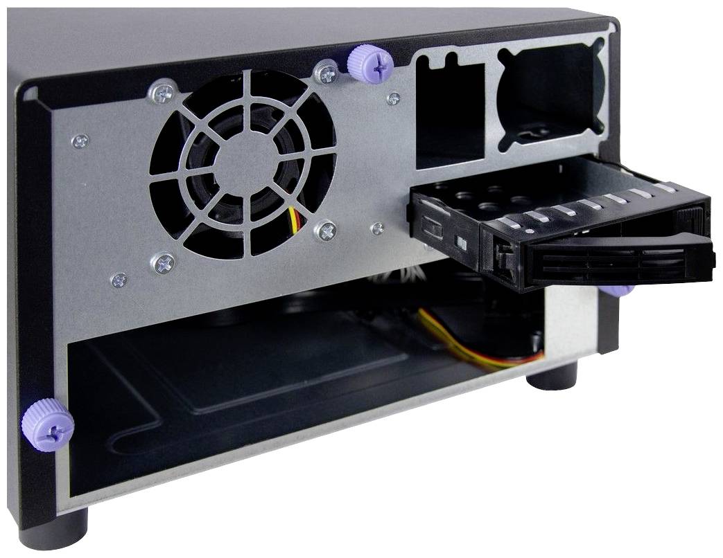 'Geöffneter Computergehäuserückseite mit herausgezogenem Festplattenschacht und sichtbarem Lüfter.'