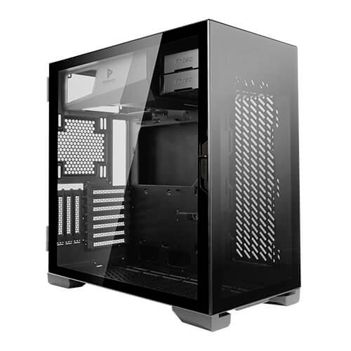 Schwarzes Computergehäuse mit transparentem Seitenfenster, zeigt mehrere Einbauschächte, Lüftungsgitter und Kabeldurchführungen.