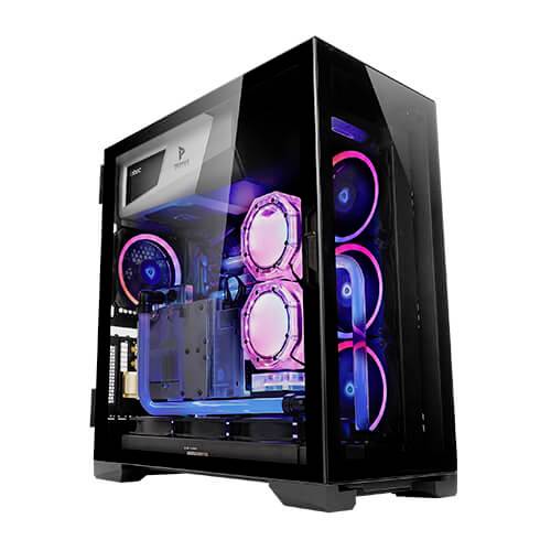 Schwarzes Gaming-PC-Gehäuse mit Glasfenster, zeigt beleuchtete Lüfter in Pink und Blau. Innenkomponenten teilweise sichtbar.