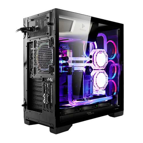 Transparenter Computer mit beleuchteter Wasserkühlung in verschiedenen Farben. Hauptaugenmerk auf stylisches Gehäuse-Design.