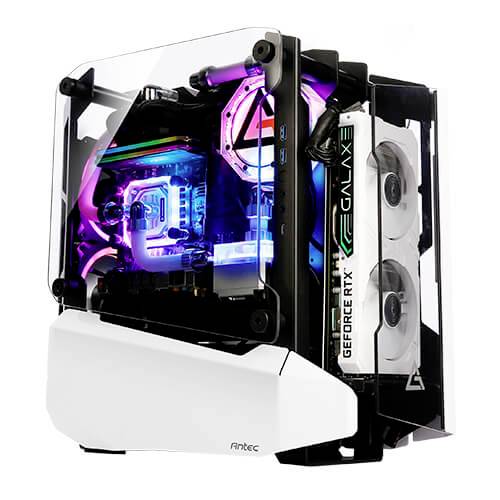 Ein Gaming-PC mit transparentem Gehäuse, RGB-Beleuchtung und sichtbarer GeForce RTX Grafikkarte.