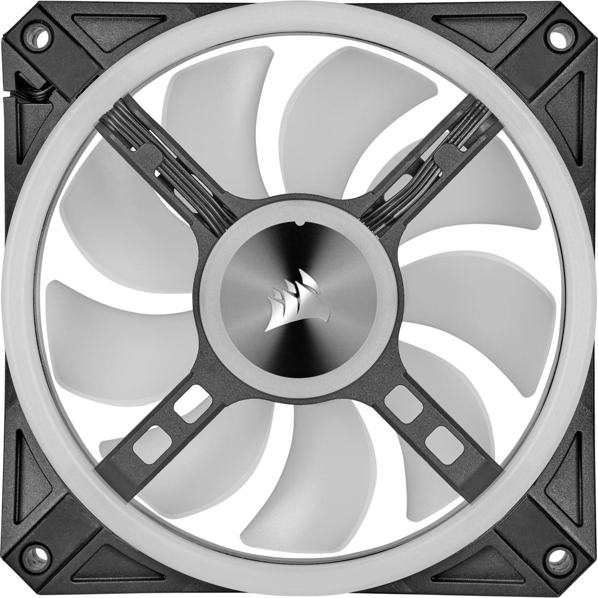 Computerkühler mit grauen Flügeln und schwarzem Rahmen, mittig ein markantes Logo. 