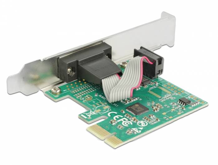 Computerkarte aus grünem Leiterplattenmaterial mit elektronischen Komponenten und Steckverbindungen, inklusive einem angeschlossenen Kabel.