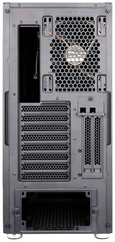 'Rückseite eines Computergehäuses mit mehreren PCIe-Slots, Lüfteröffnung und herausnehmbarem Netzteilfach.'