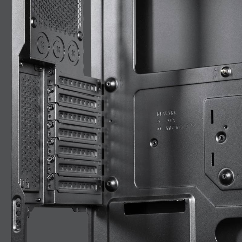 Nahaufnahme eines Computergehäuses aus Metall mit Lüftungsschlitzen und Befestigungsschrauben; zeigt das Innere zur Hardwaremontage.