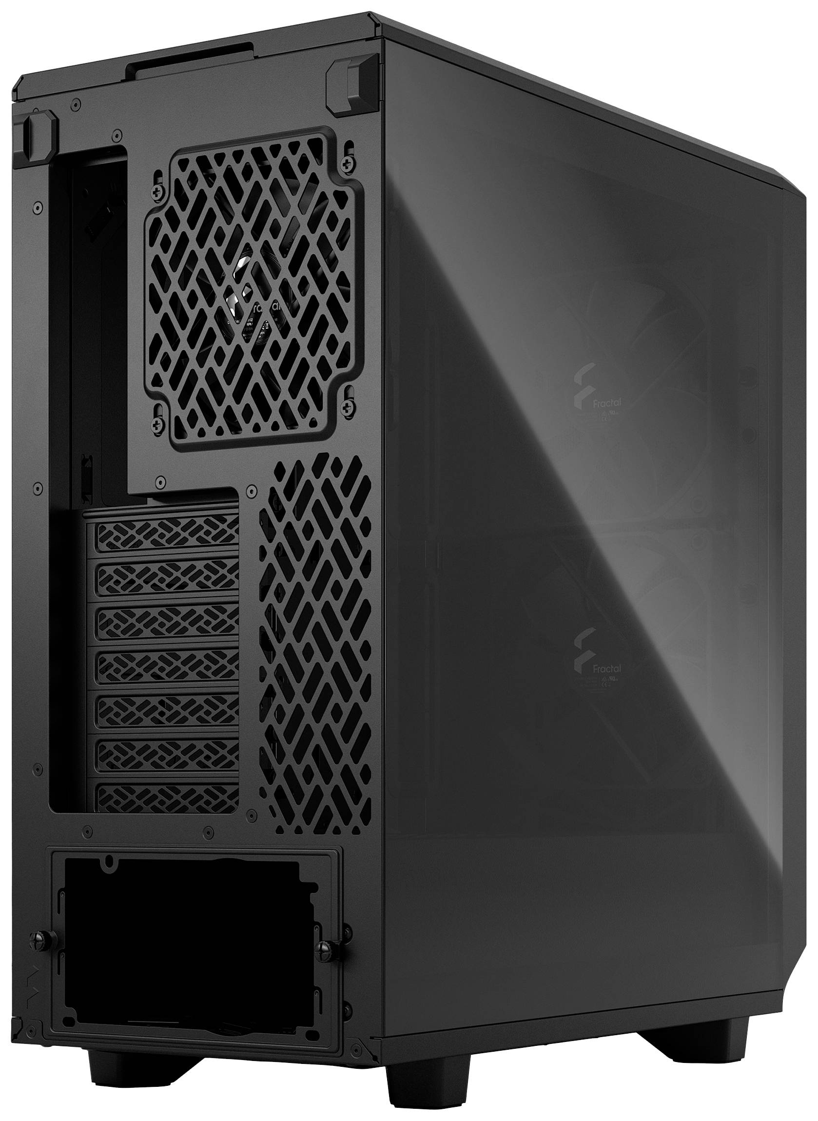 Schwarzes Computergehäuse mit seitlichem Fensterausschnitt, zeigt Lüftergitter und Anschlussöffnungen, steht auf vier Füßen.