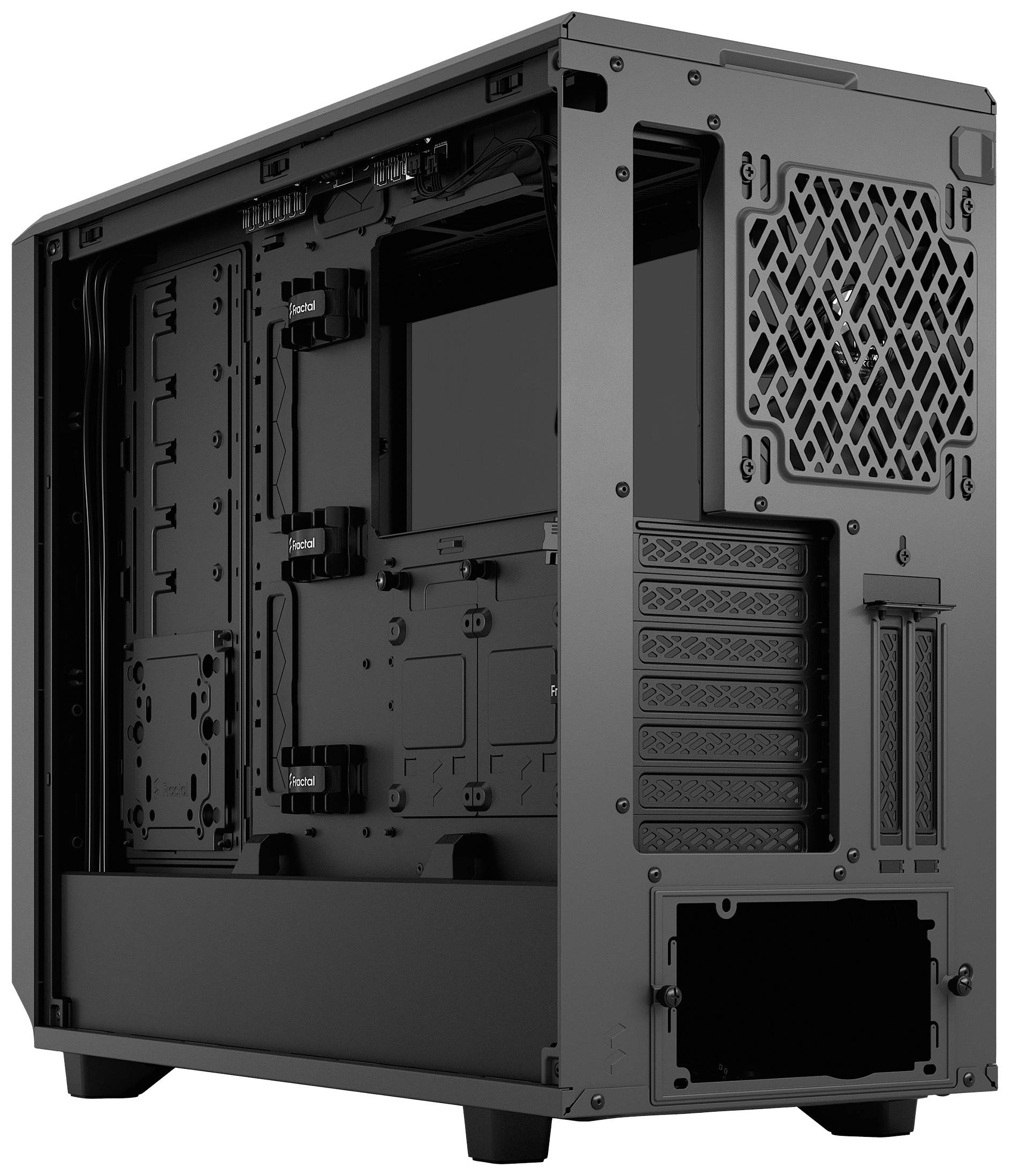 Schwarzes Computergehäuse mit offenem Inneren, zeigt erweiterbare Steckplätze und Gitter für Lüftermontage. Geeignet für ATX-Mainboards.