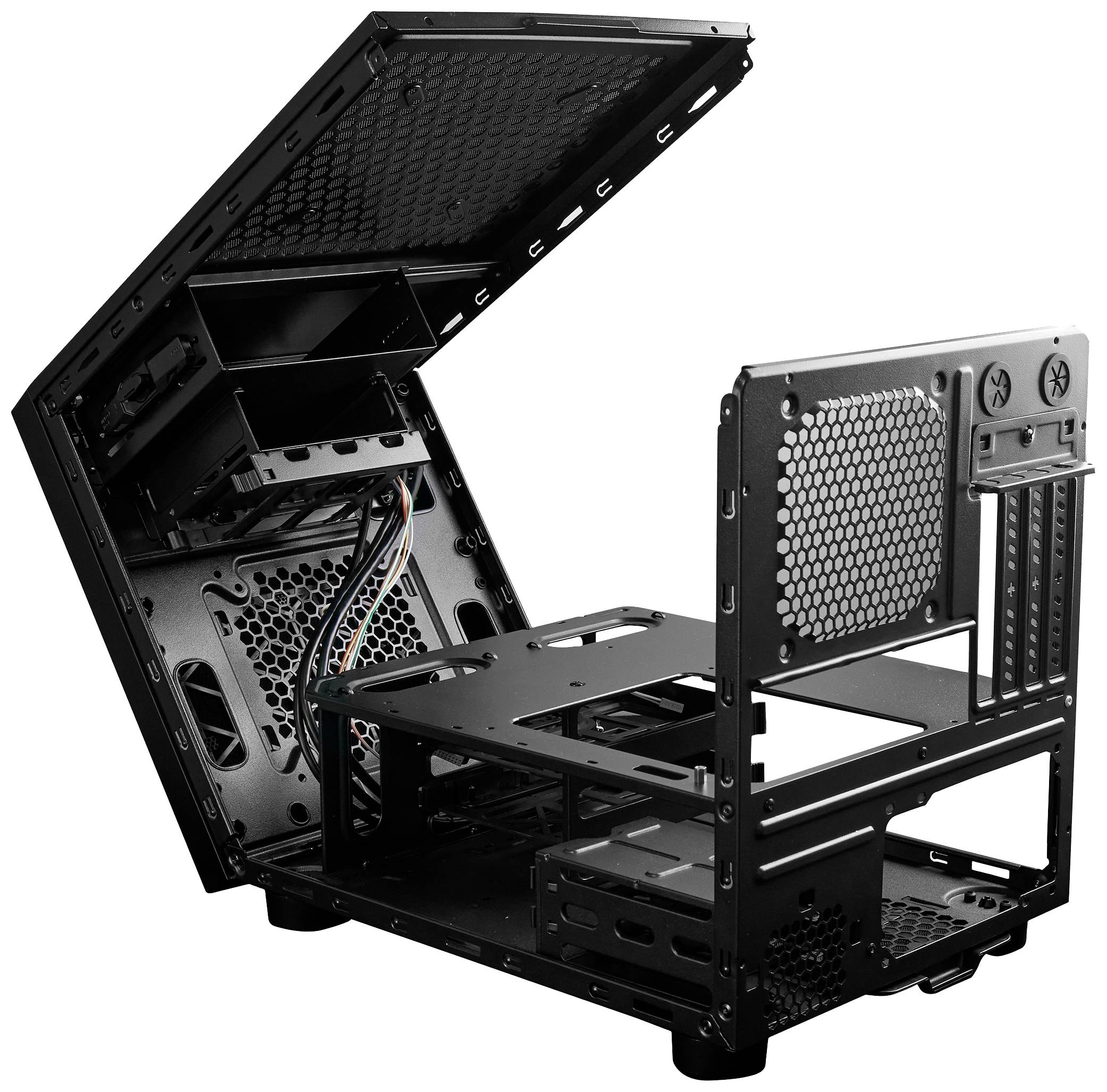 Ein PC-Gehäuse steht offen mit sichtbaren Laufwerksschächten und Ventilationsöffnungen. Bereit zur Installation von Komponenten.