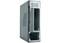 Ein leerer Computer-Gehäuse-Tower, schwarz, mit sichtbaren Lüftungsgittern und leeren Steckplätzen für Komponenten auf der Rückseite.