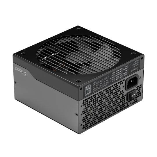 Ein schwarzes Computernetzteil mit Lüfter und Stromanschluss oben dargestellt, markiert mit 'Fractal'. Geeignet für PC-Innenmontage.