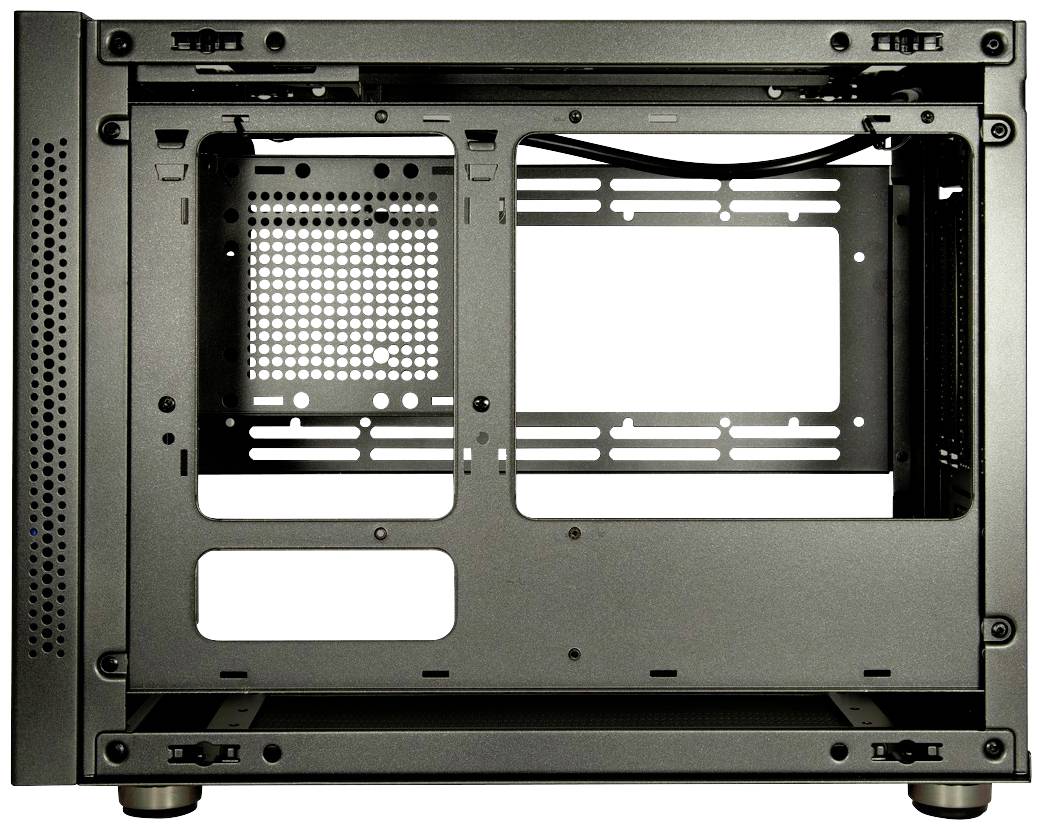 Offenes Computergehäuse aus Metall, zeigt interne Halterungen und Lüftungsschlitze für Komponenteninstallation.
