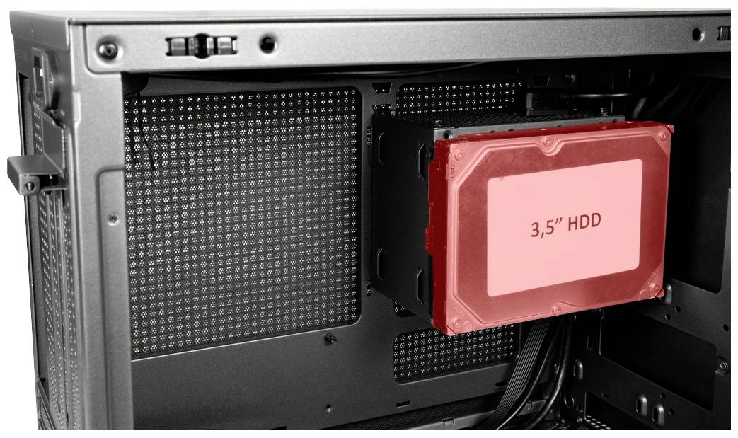 Innenansicht eines Computergehäuses mit einem roten 3,5-Zoll-Festplatteneinschub auf der rechten Seite.