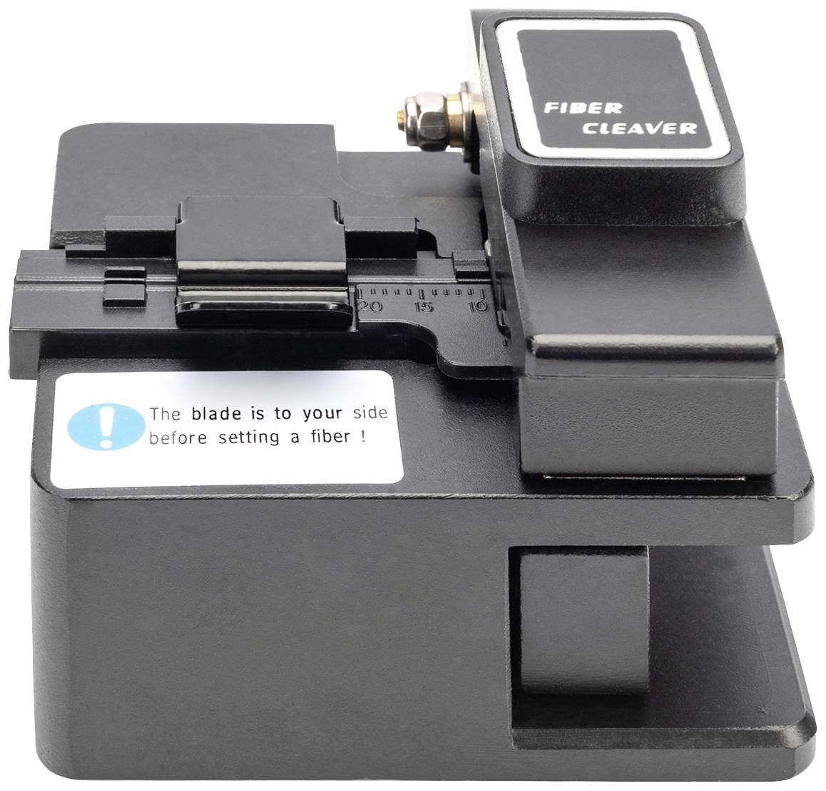Fasertrenngerät in Nahaufnahme, Beschriftung auf Gerät: 'The blade is to your side before setting a fiber'.