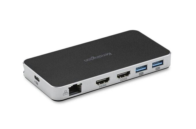 Schwarzer multifunktionaler USB-C-Hub mit Ethernet-, HDMI- und USB-Anschlüssen auf weißem Hintergrund.