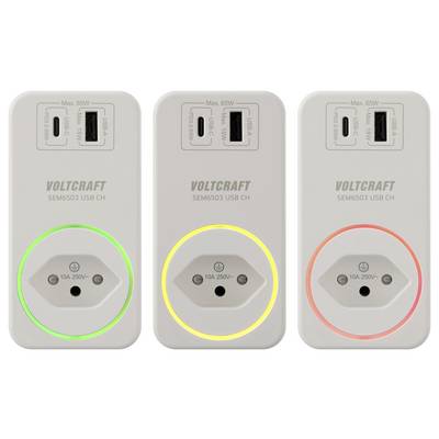 Drei Voltcraft-Steckdosen mit USB-Anschlüssen zeigen unterschiedliche LED-Farben an: grün, gelb und rot, die verschiedene Status anzeigen.