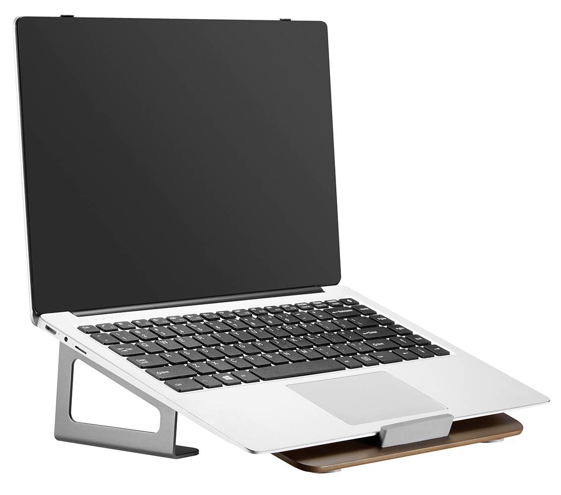 Ein Laptop steht auf einem verstellbaren Ständer. Der Bildschirm ist schwarz, und die Tastatur ist sichtbar. Der Ständer besteht aus Metall.