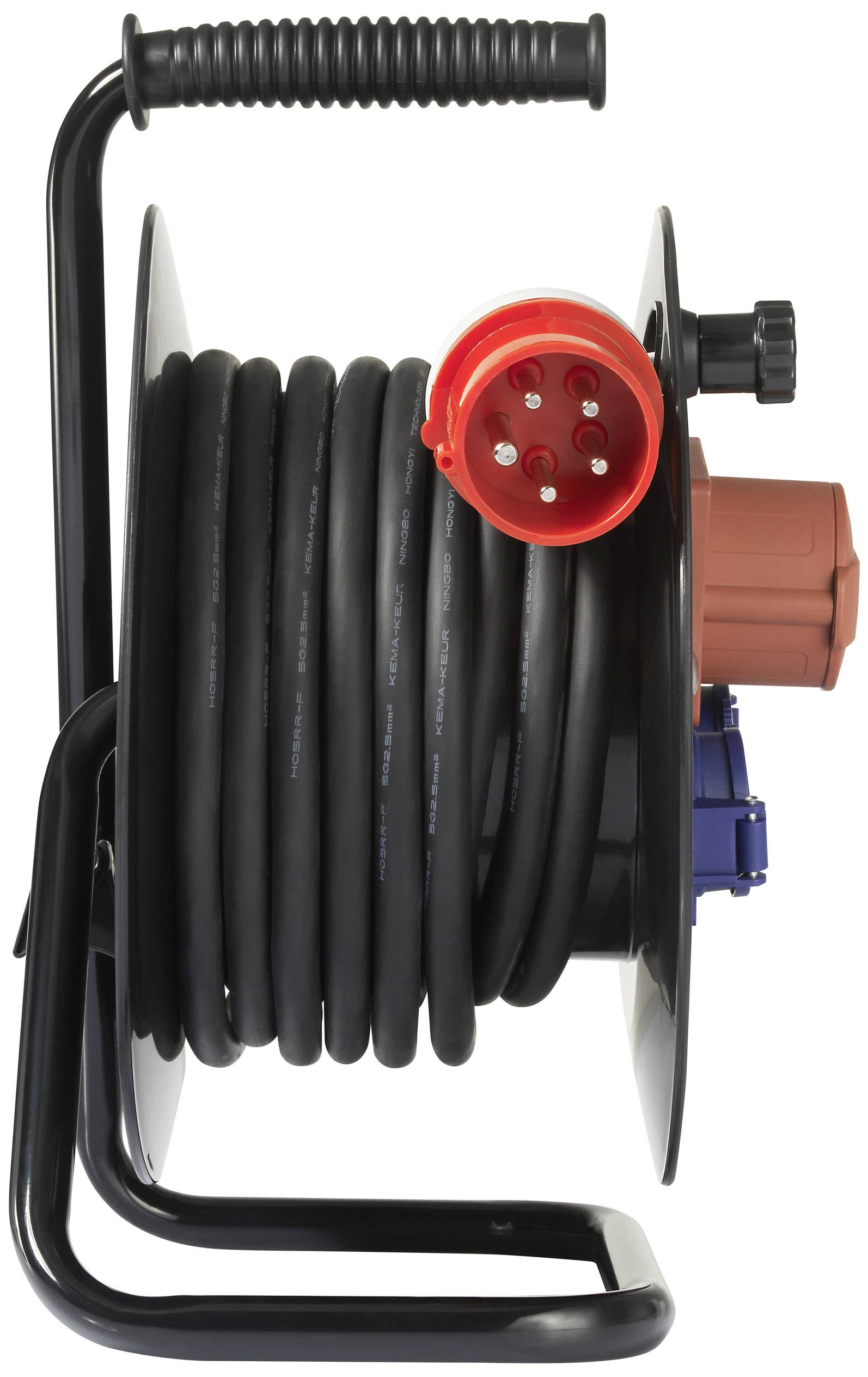 Ein aufgerolltes Stromkabel mit rotem Stecker auf einem schwarzen Kabeltrommelständer.