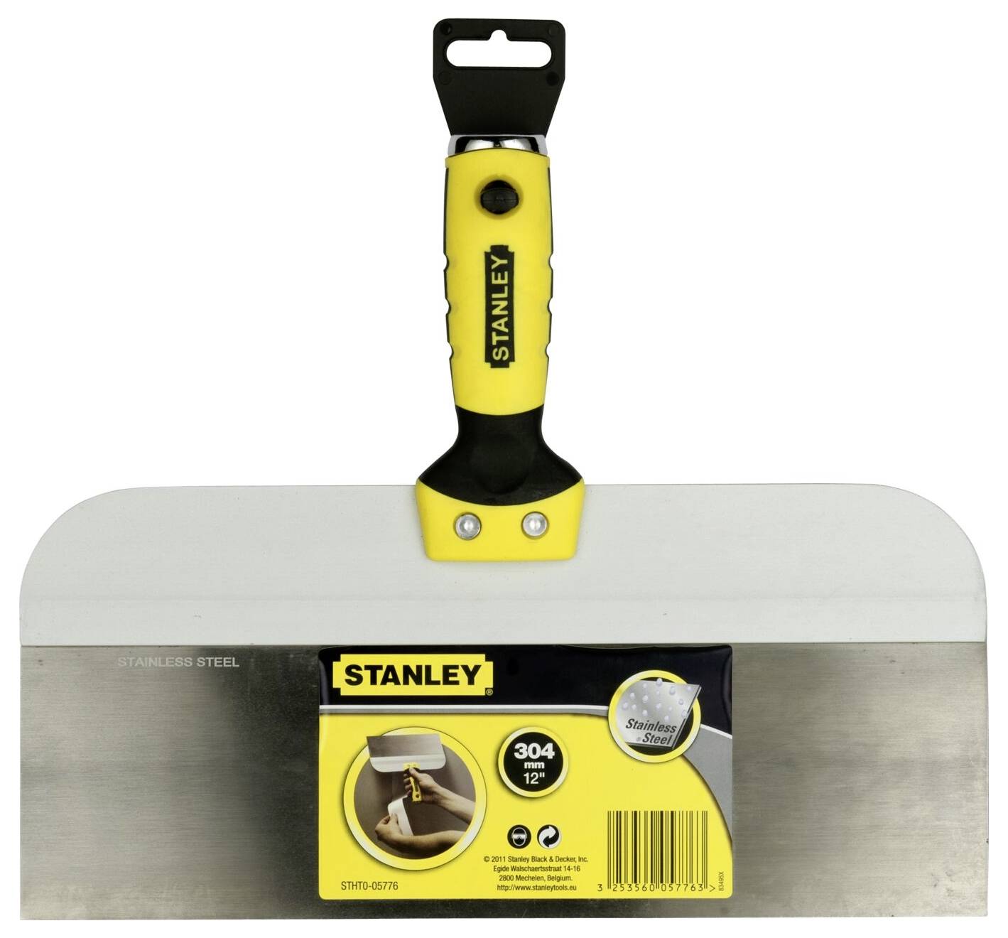 Eine Breitspachtel mit gelbem Griff der Marke Stanley, aus rostfreiem Stahl, geeignet für das Glätten großer Wandflächen. Verpackungsetikett sichtbar.