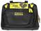 Eine schwarze Werkzeugtasche von Stanley FatMax mit gelbem "Quick Access"-Etikett und gelben Reißverschlüssen.
