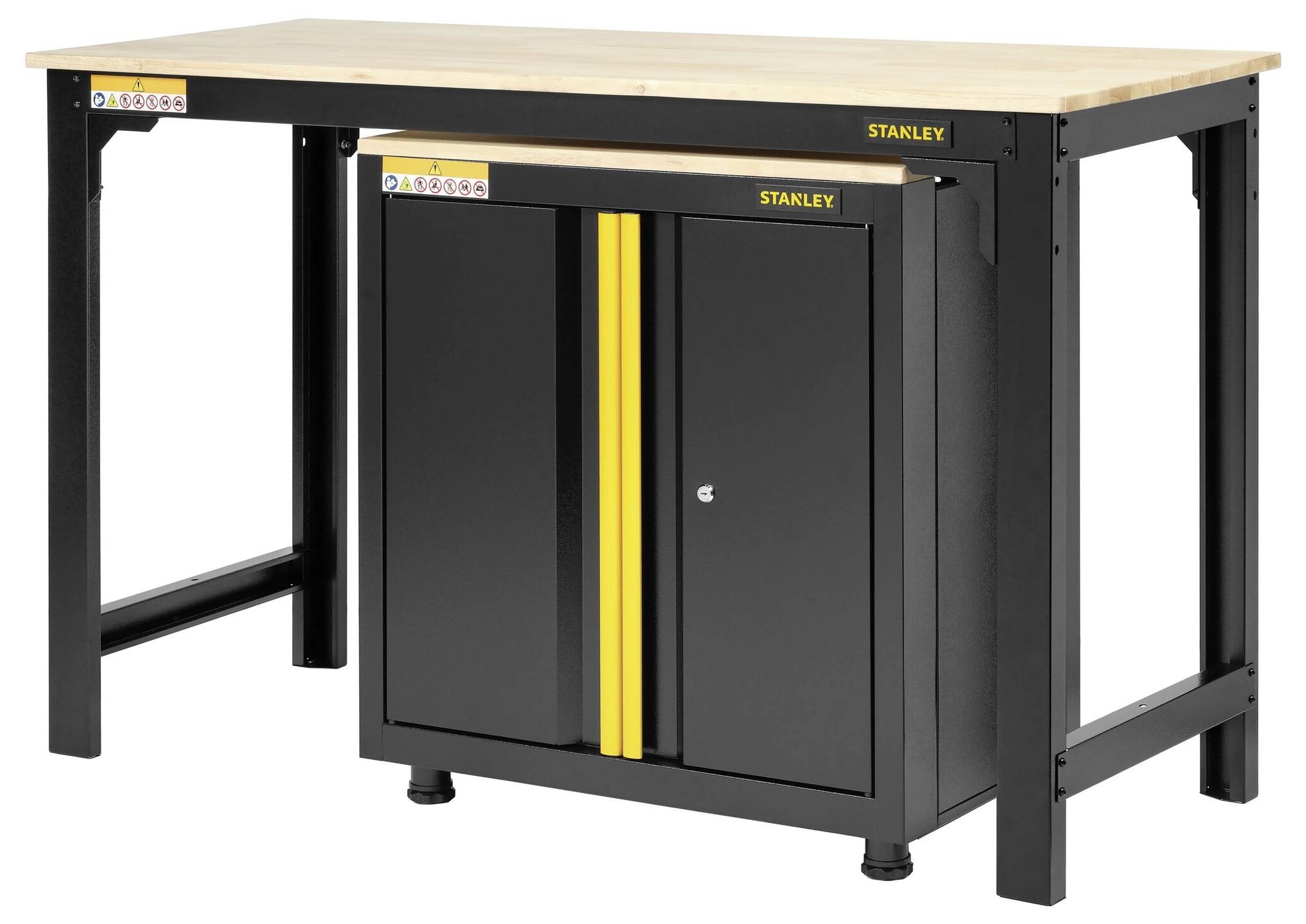 Schwarze Werkbank aus Metall mit Holzarbeitsplatte, zwei gelben Streifen, einem Schrank darunter. Ideal für Werkstattarbeiten.