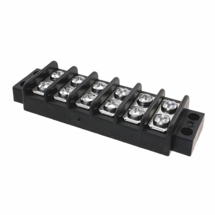 Ein schwarzes Elektrikerterminalblock mit fünf Schraubklemmen, konzipiert zum sicheren Verbinden mehrerer Drähte in einem Stromkreis.