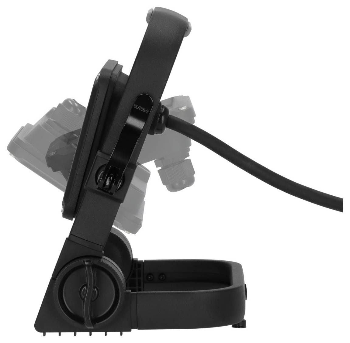 Schwarze verstellbare Monitorarmklemme mit angekoppeltem Kabel, Seitenansicht auf weißem Hintergrund dargestellt.