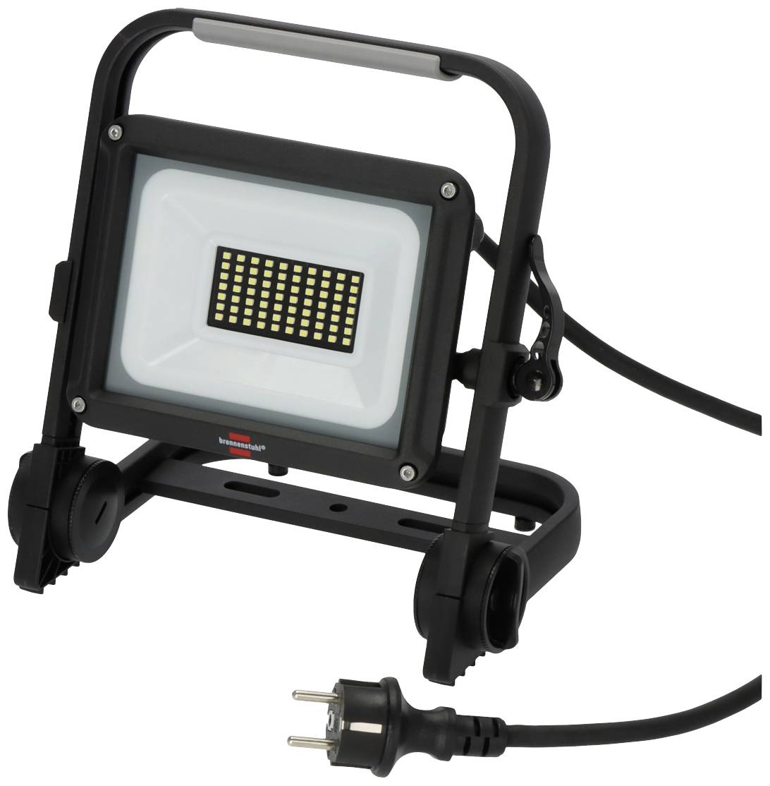 Ein tragbarer LED-Strahler mit Netzstecker, auf einem stabilen Ständer montiert, geeignet für Baustellen oder Außenbereiche.