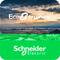 Stimmungsvoller Sonnenuntergang über einem Industriehafen. Logo und Schriftzug 'EcoStruxure' und 'Schneider Electric' sind sichtbar.