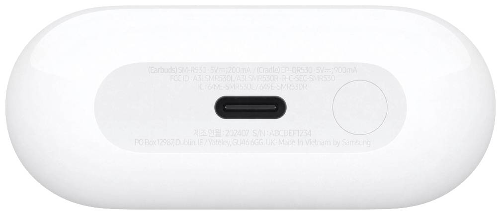 Weiße Ladebox mit USB-C-Anschluss. Rückseite zeigt Modell- und Seriennummern.