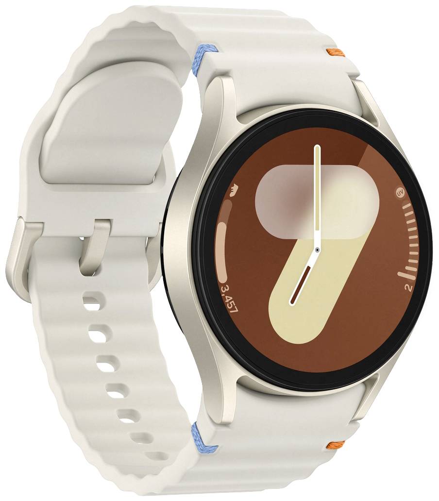 Eine Smartwatch mit rundem Display und beigem Armband zeigt eine orangefarbene Benutzeroberfläche mit einem stilisierten Ziffernblatt.